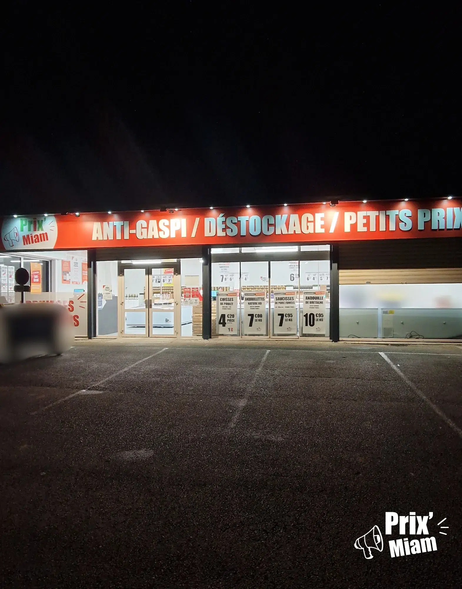 Devanture de nuit magasin Anti-Gaspi Prix Miam