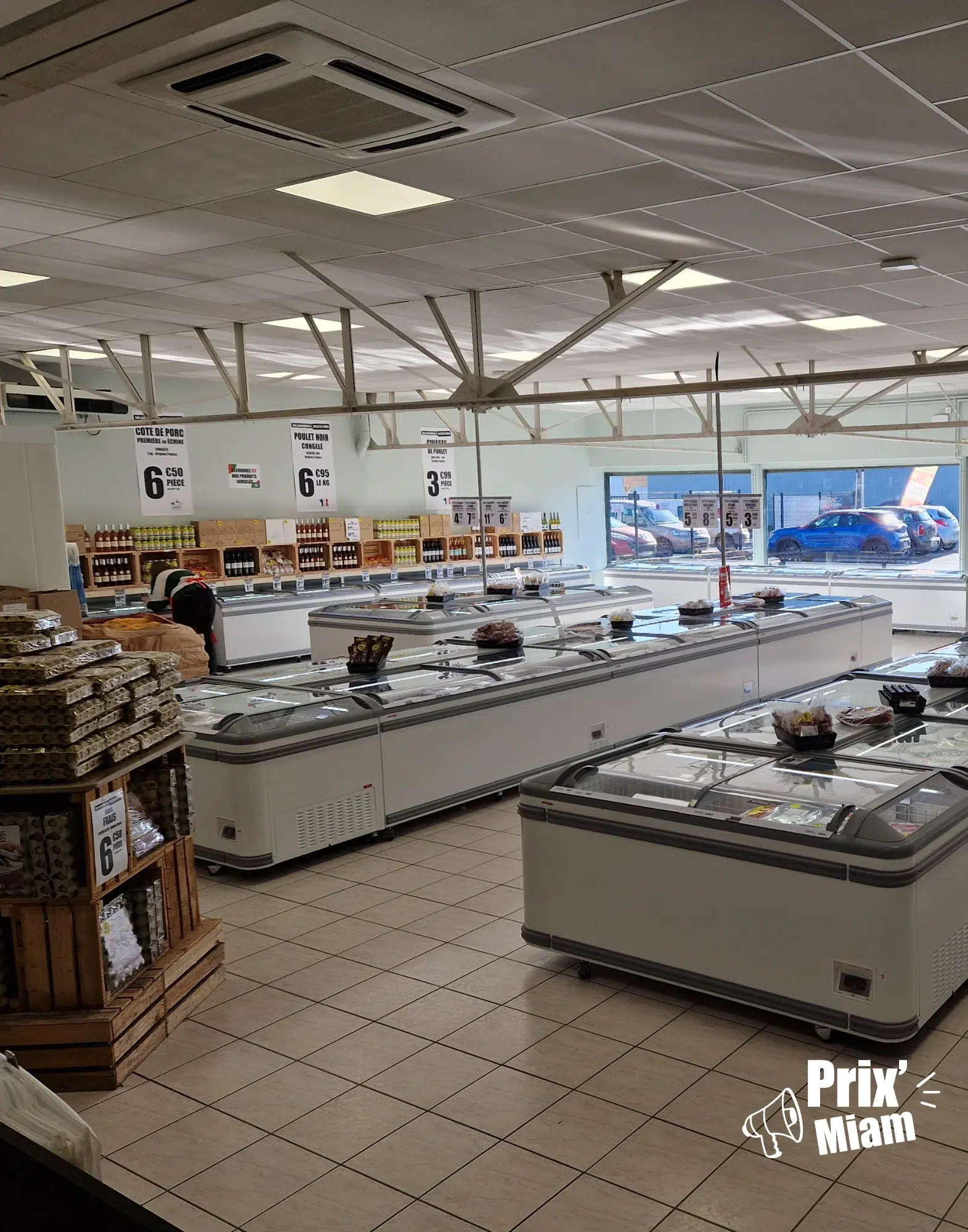 Intérieur vide magasin Prix'Miam anti gaspi