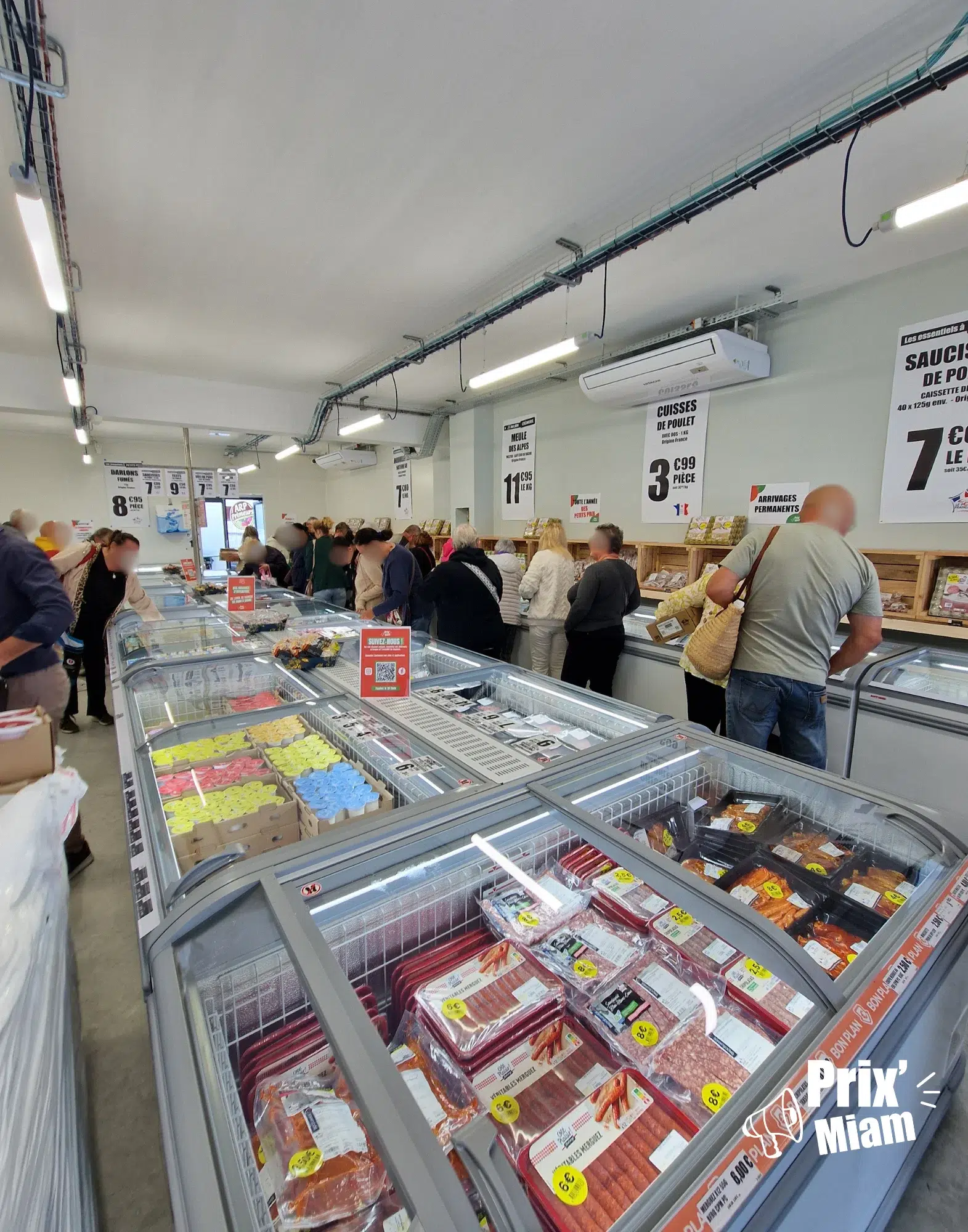 Intérieur magasin Anti Gaspi Prix Miam avec des clients