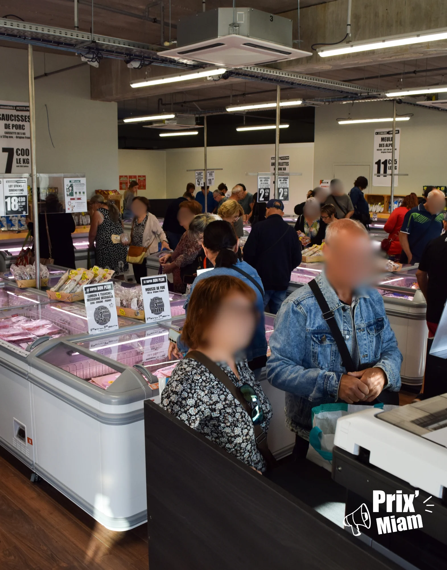 Clients dans le magasin anti gaspi Prix Miam